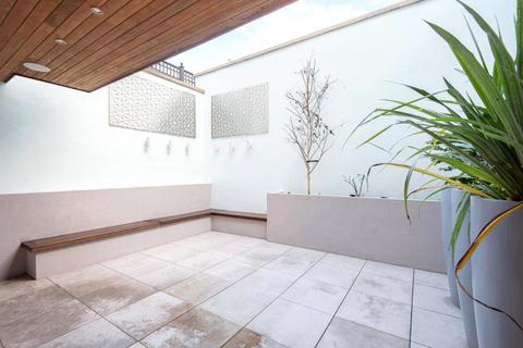 2a Willoughby Road, London, NW3 1SA