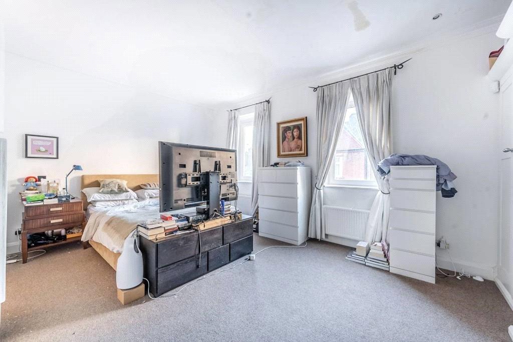 Dilke Street, London, SW3 4 bed house £9,750 pcm (£2,250 pw)