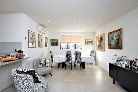 2 bedroom flat to rent, Diplomat Court, Green Lane, Hendon, NW4