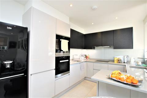 2 bedroom flat to rent, Diplomat Court, Green Lane, Hendon, NW4