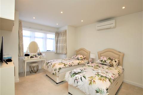2 bedroom flat to rent, Diplomat Court, Green Lane, Hendon, NW4