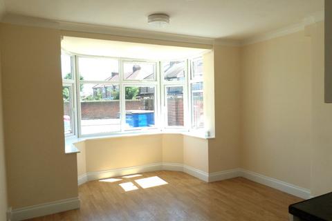 Studio to rent, Feltham TW14