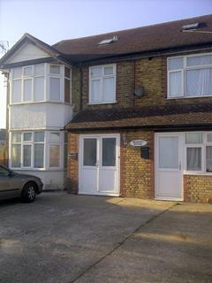 Studio to rent, Feltham TW14