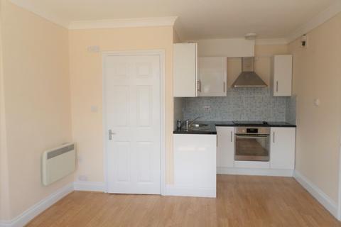 Studio to rent, Feltham TW14