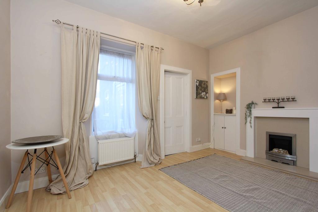 Salisbury Street, Kirkcaldy, Fife, KY2 2 bed flat £85,000