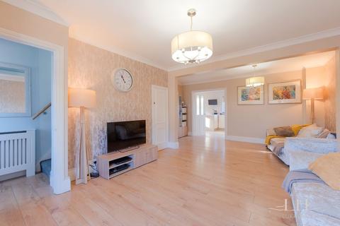 1 Ramsden Drive, Collier Row, Romford, RM5 2NJ