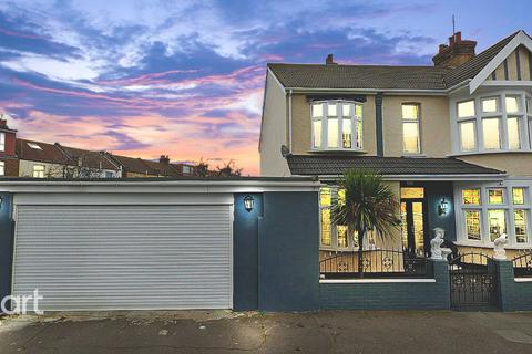 4 bedroom end of terrace house for sale, Dunedin Road, Ilford