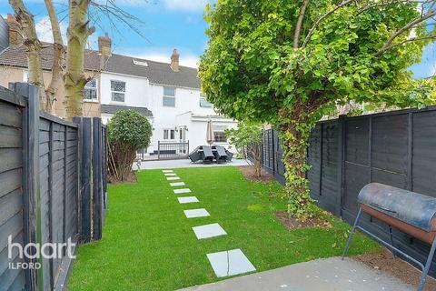 4 bedroom end of terrace house for sale, Dunedin Road, Ilford