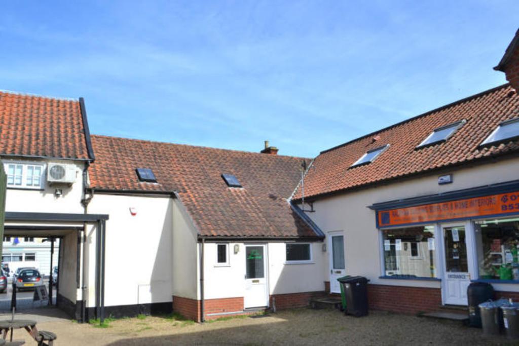 Magpie Court, Harleston 2 bed apartment £625 pcm (£144 pw)
