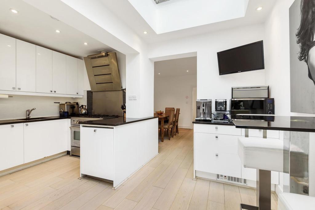 Clifton Road, Kingston Upon Thames, KT2 3 bed semidetached house £