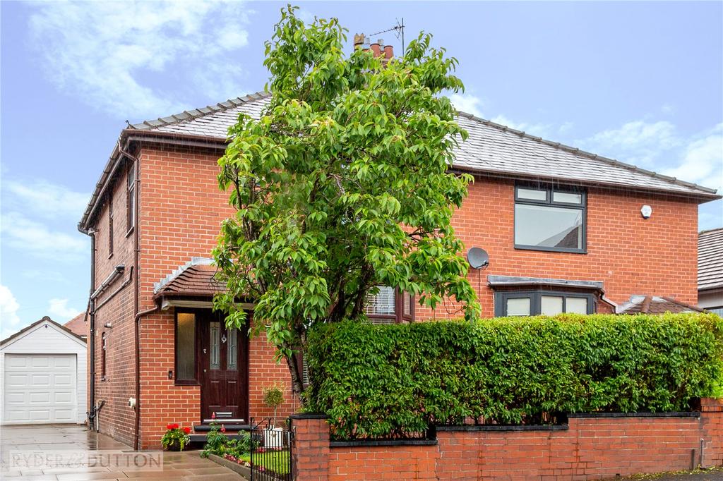 Thornham Lane, Royton, Oldham, OL2 3 bed semidetached house £285,000