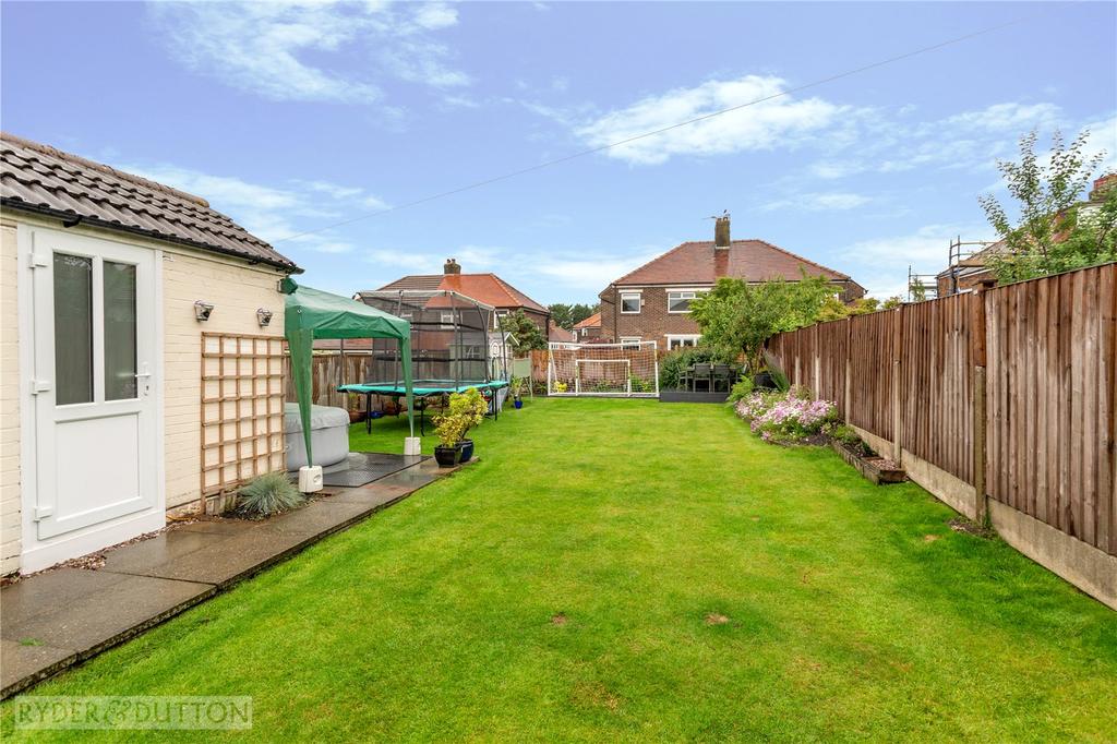 Thornham Lane, Royton, Oldham, OL2 3 bed semidetached house £285,000