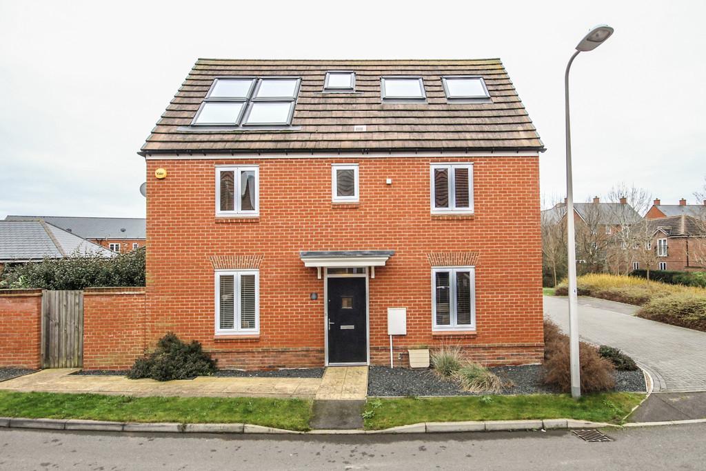 Montague Park Wokingham 5 bed semidetached house £2,600 pcm (£600 pw)