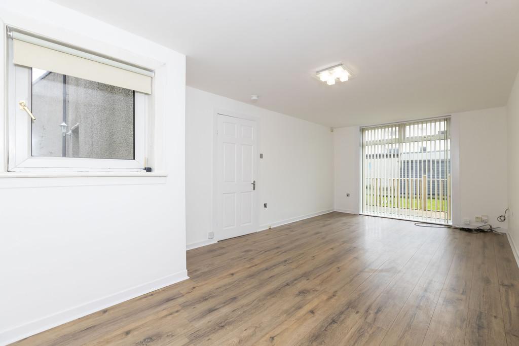 Roadside, Cumbernauld, Glasgow 3 bed semidetached house £105,000
