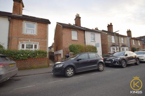 5 bedroom semi-detached house to rent, Markenfield Road, Guildford