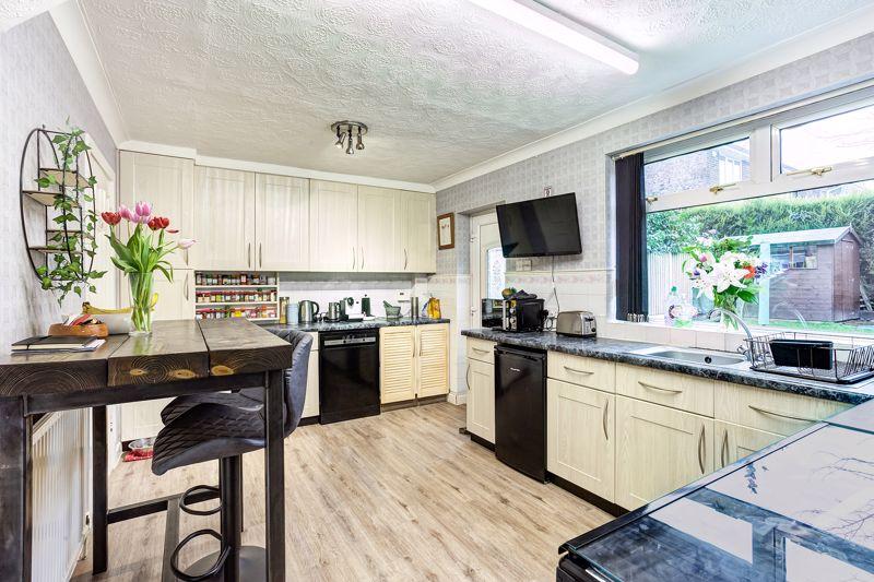 Avon Drive, Congleton 4 bed detached house £304,950