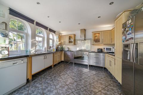 2 Ambleside Avenue, Beckenham, BR3 3RW