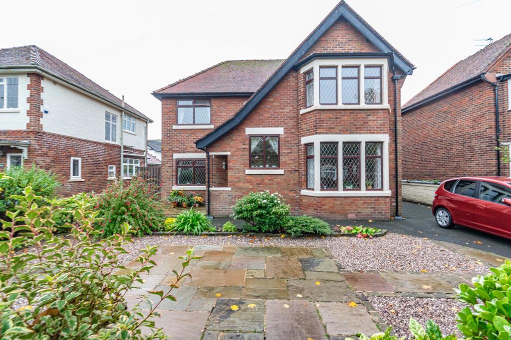 Newbury Road, Lytham St Annes, FY8 3 bed detached house £425,000