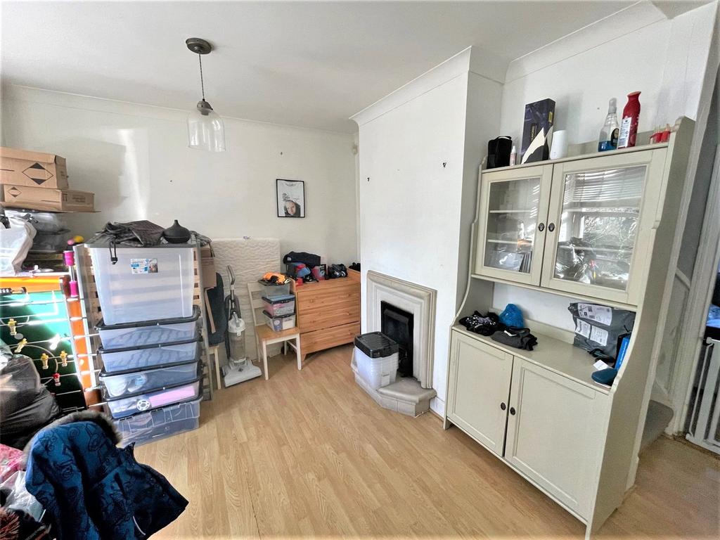 Imperial Road, Gillingham, Kent 3 bed terraced house £1,050 pcm (£242 pw)