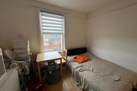 Studio to rent - Holloway Road, Holloway, London, N7
