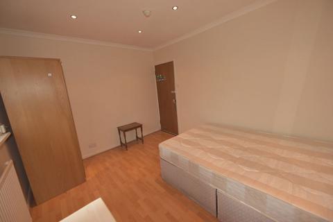 Flat share to rent, Longley Road, Tooting Broad Way,