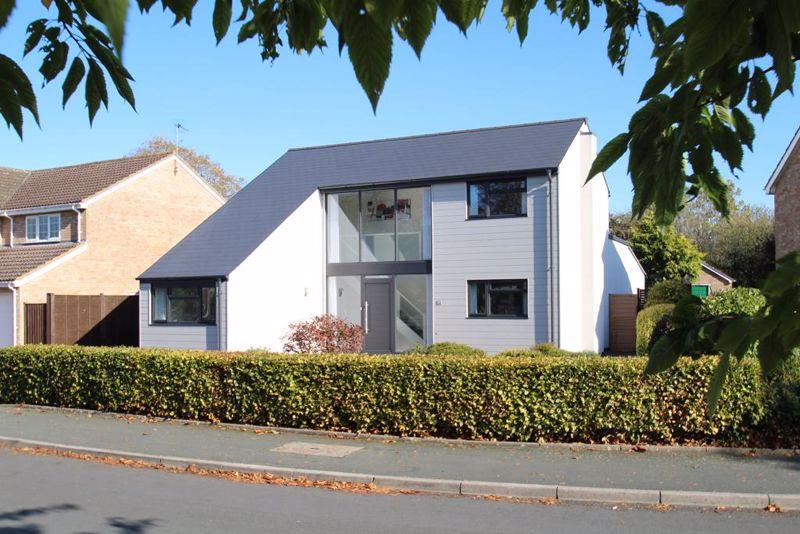 Merlin Way, Swindon 4 bed detached house £495,000