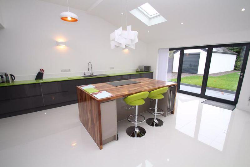 Merlin Way, Swindon 4 bed detached house £495,000