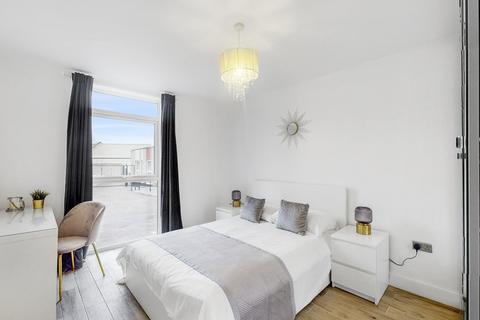 1 bedroom flat to rent, Dawlish Dr, Pinner HA5