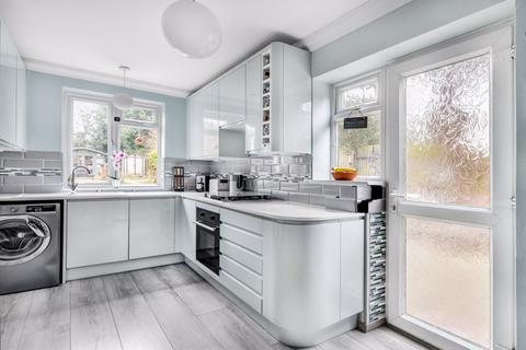 57 Alington Grove, Wallington, SM6 9NH