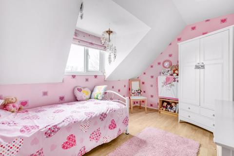 57 Alington Grove, Wallington, SM6 9NH