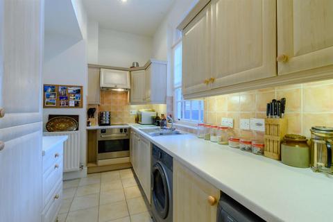 16 Frythe Close, Kenilworth, CV8 2SY