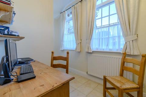 16 Frythe Close, Kenilworth, CV8 2SY
