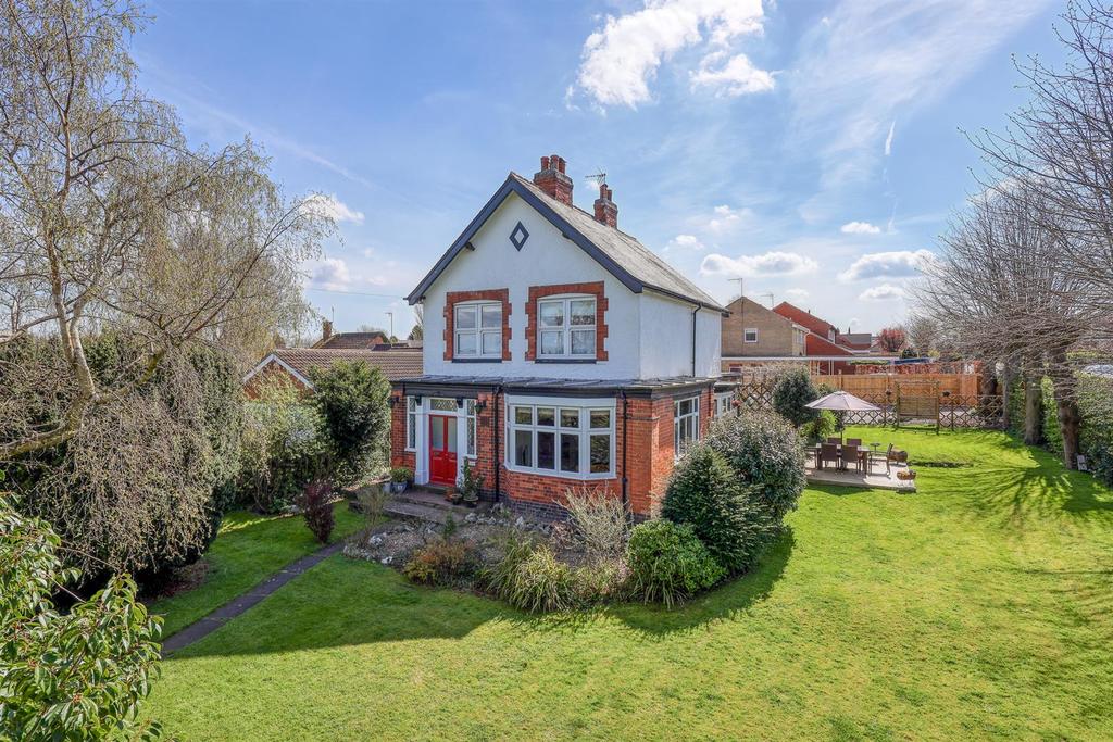 Desford Road, Kirby Muxloe 4 bed detached house £700,000