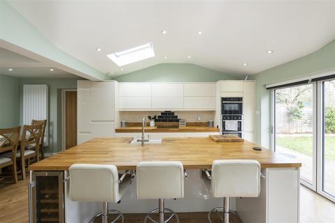 Bondhu Leigh Road, Betchworth, RH3 7AW