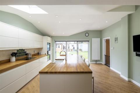 Bondhu Leigh Road, Betchworth, RH3 7AW