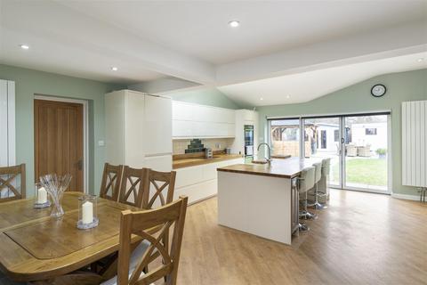 Bondhu Leigh Road, Betchworth, RH3 7AW