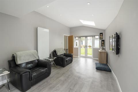 Bondhu Leigh Road, Betchworth, RH3 7AW