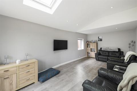 Bondhu Leigh Road, Betchworth, RH3 7AW