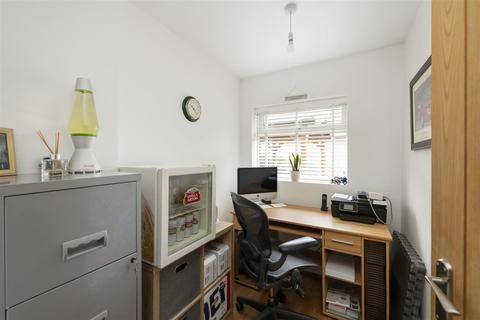 Bondhu Leigh Road, Betchworth, RH3 7AW
