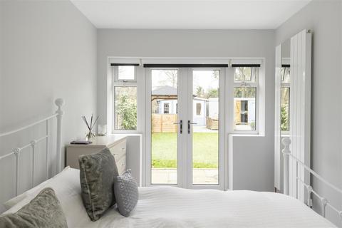 Bondhu Leigh Road, Betchworth, RH3 7AW