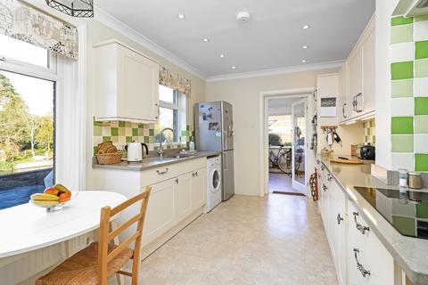 1 Ayleswade Road, Harnham, Salisbury, SP2 8DW
