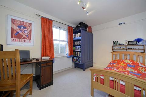 Little Orchard, 57 Ridgemount, Guildford, GU2 7TH
