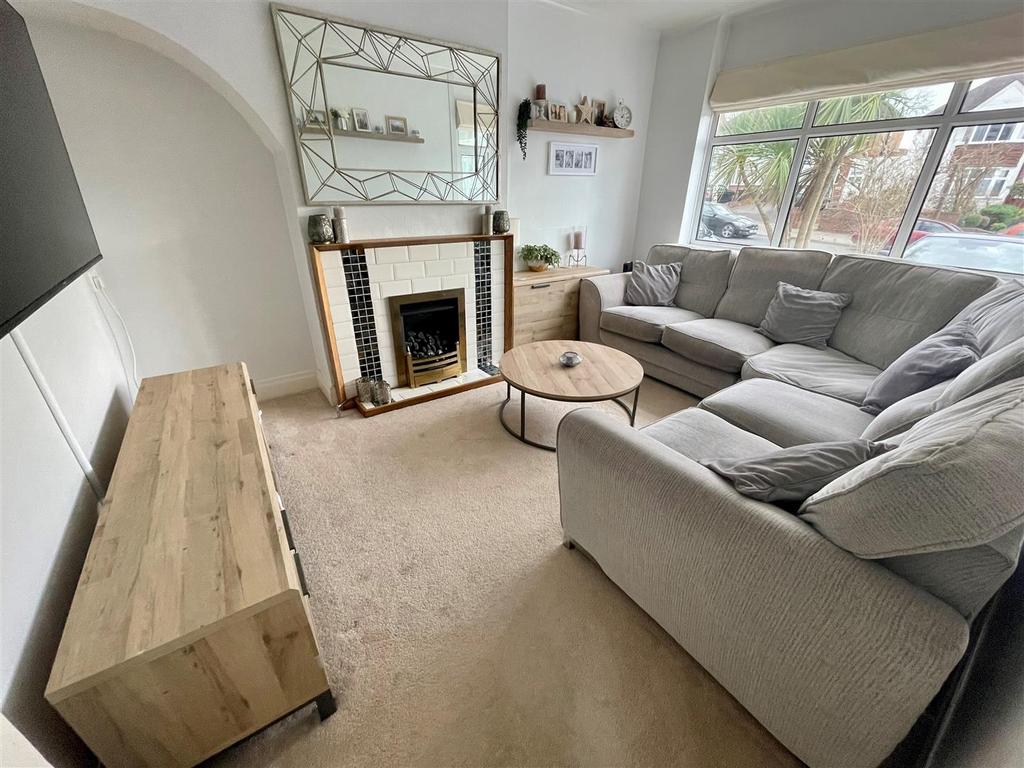 Pierce Avenue, Olton, Solihull 3 bed semidetached house £299,950