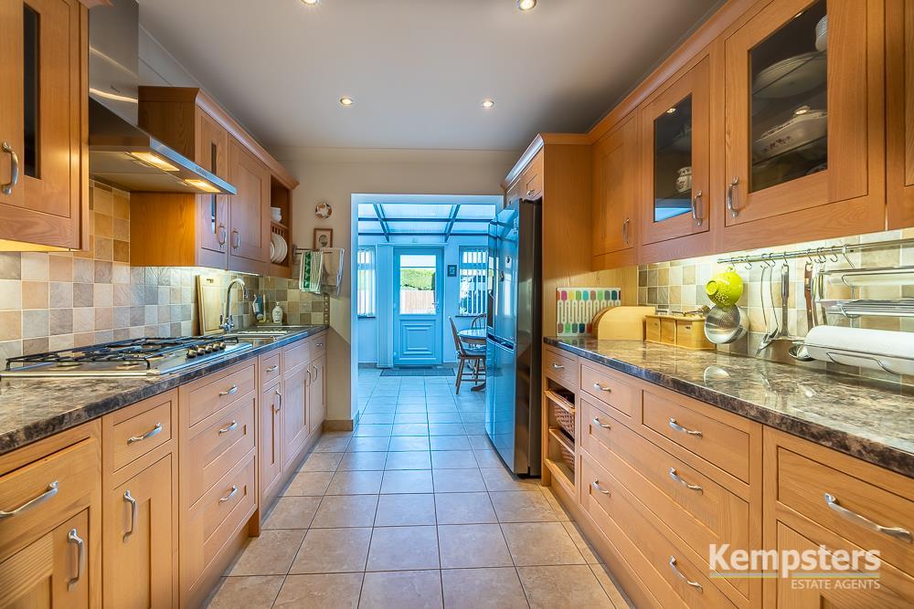 Kitchen 2.jpg