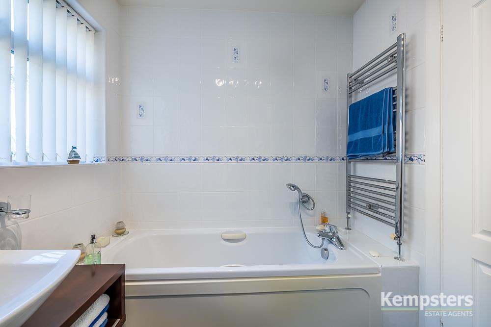 Bathroom  2nd.jpg