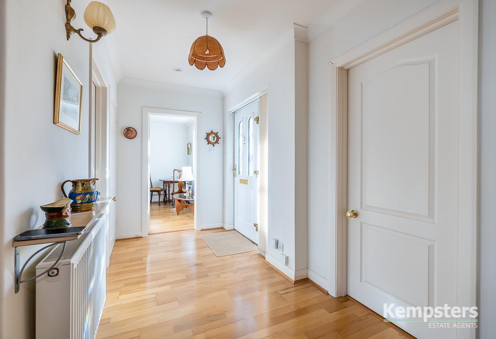 Hallway 2.jpg