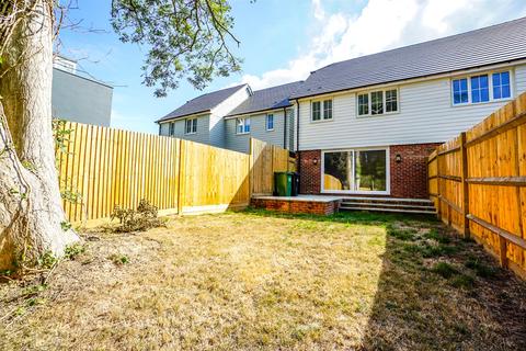 3 bedroom semi-detached house for sale - Oxley Close, St. Leonards-on-sea