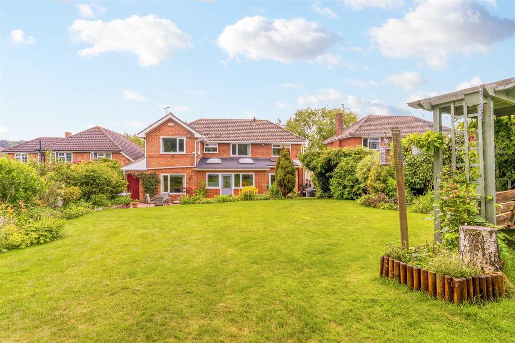 Gillsmans Park, St. Leonardsonsea 4 bed detached house £675,000