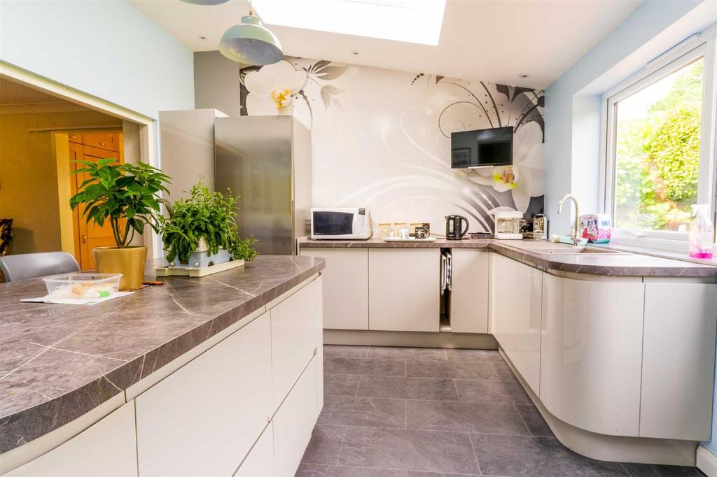 Gillsmans Park, St. Leonardsonsea 4 bed detached house £675,000