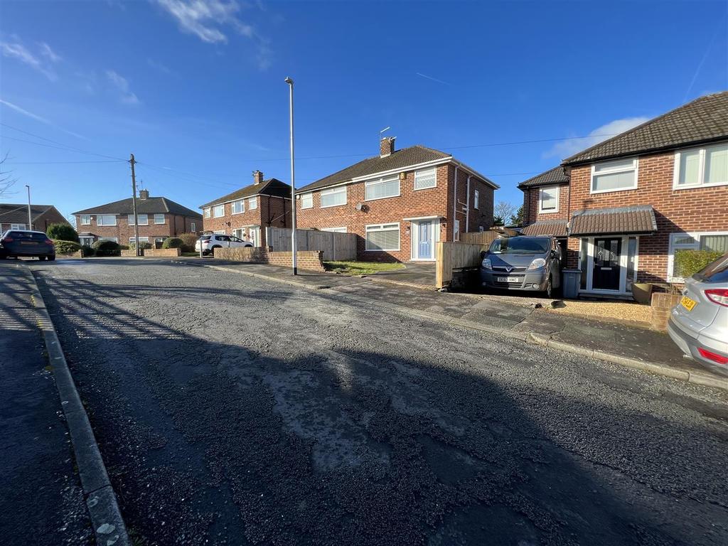 Milton Crescent, Heswall, Wirral 3 bed semidetached house £265,000
